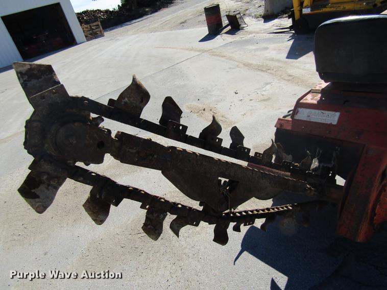 image for item DE5865 Ditch Witch J20 trencher