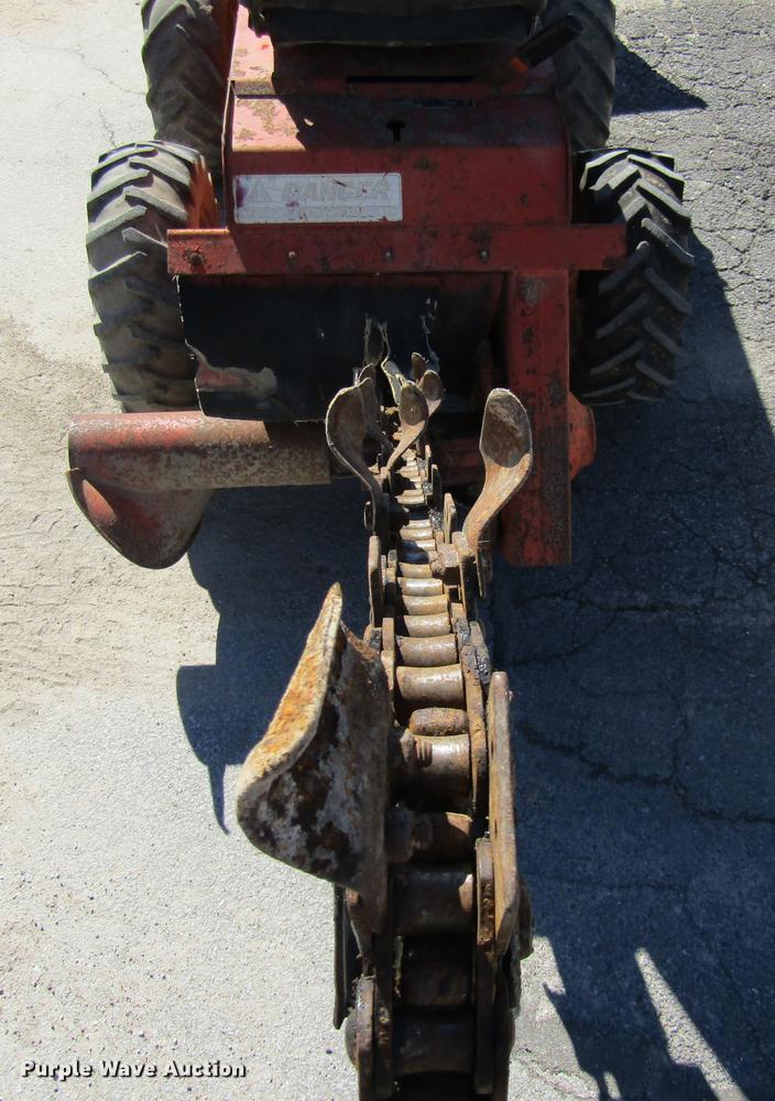 image for item DE5865 Ditch Witch J20 trencher
