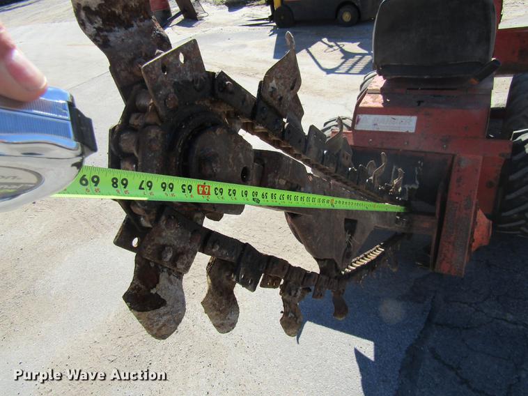 image for item DE5865 Ditch Witch J20 trencher
