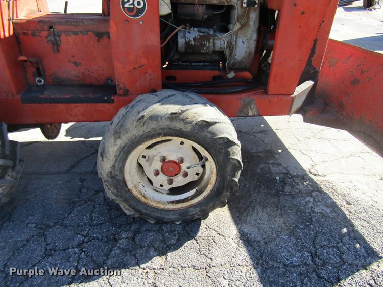 image for item DE5865 Ditch Witch J20 trencher