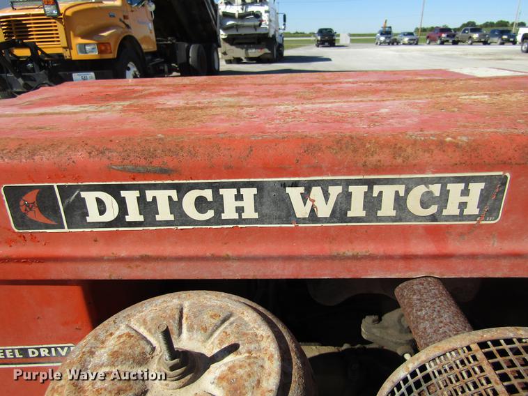 image for item DE5865 Ditch Witch J20 trencher
