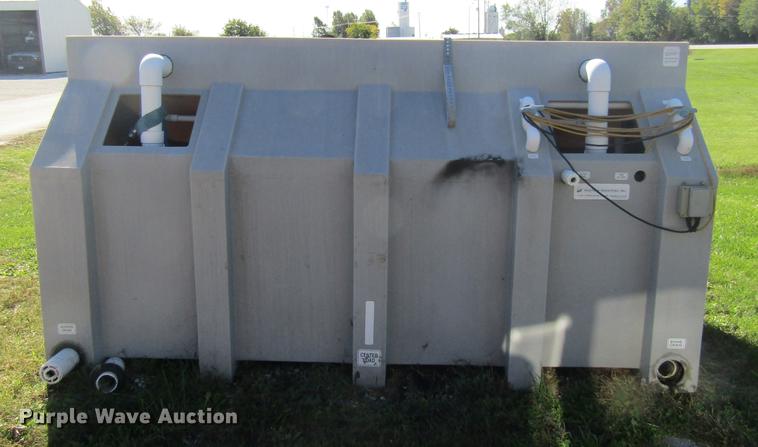 image for item DE5866 Varitech Industries poly salt brine mixing tank