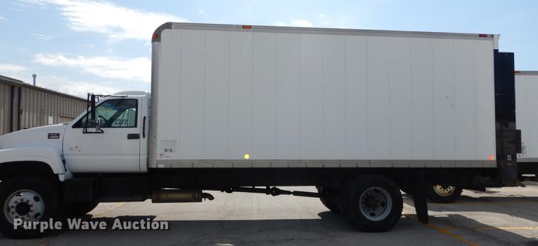 image for item DF1868 2002 GMC C6500 box truck