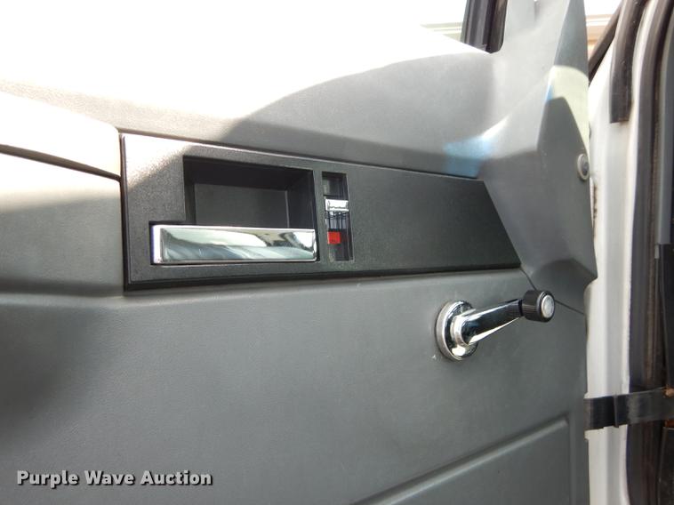 image for item DF1868 2002 GMC C6500 box truck