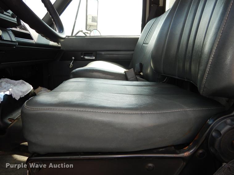 image for item DF1868 2002 GMC C6500 box truck