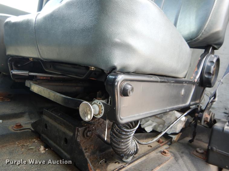 image for item DF1868 2002 GMC C6500 box truck