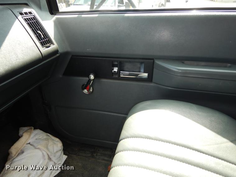 image for item DF1868 2002 GMC C6500 box truck