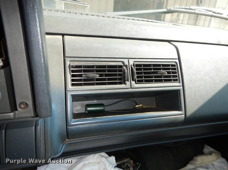 image for item DF1868 2002 GMC C6500 box truck