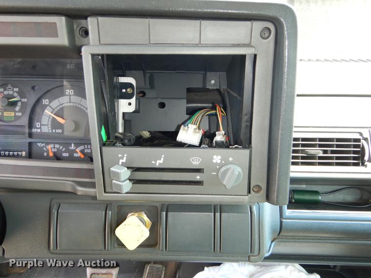 image for item DF1868 2002 GMC C6500 box truck