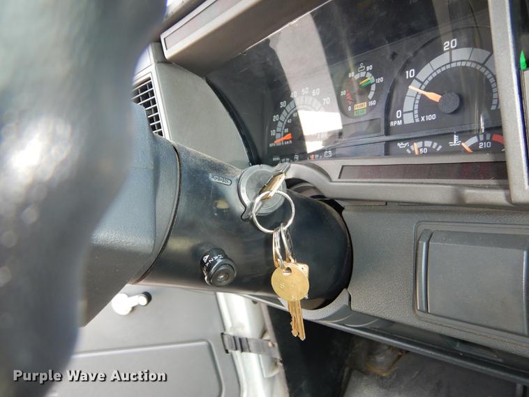 image for item DF1868 2002 GMC C6500 box truck