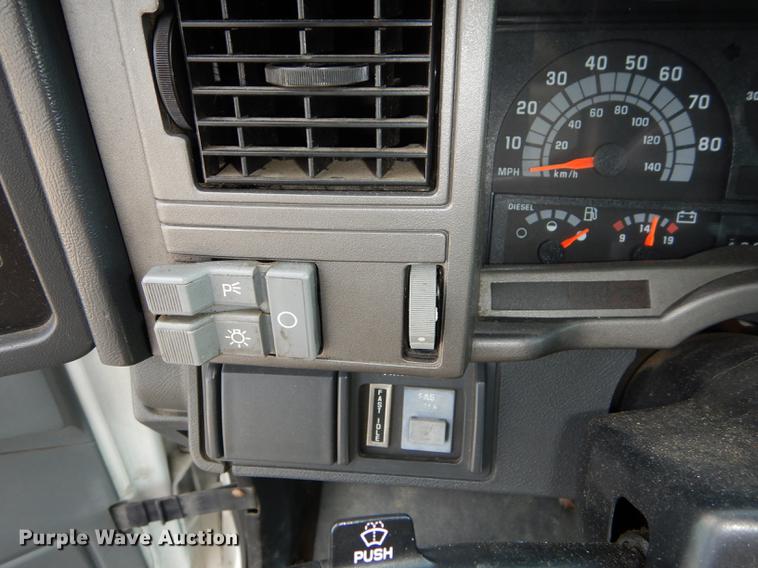 image for item DF1868 2002 GMC C6500 box truck