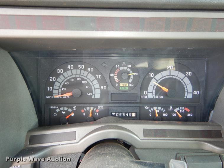 image for item DF1868 2002 GMC C6500 box truck