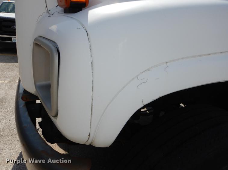 image for item DF1868 2002 GMC C6500 box truck