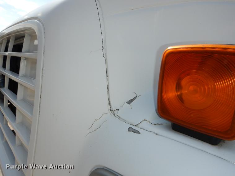 image for item DF1868 2002 GMC C6500 box truck