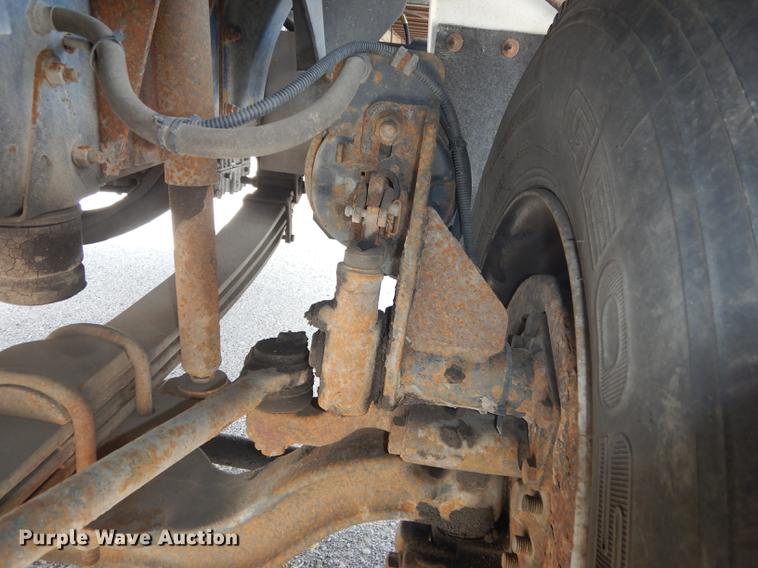 image for item DF1868 2002 GMC C6500 box truck