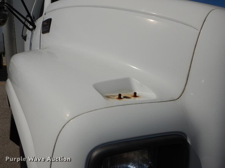 image for item DF1868 2002 GMC C6500 box truck