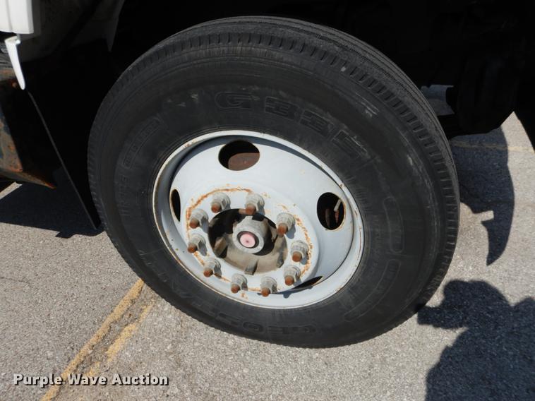 image for item DF1868 2002 GMC C6500 box truck