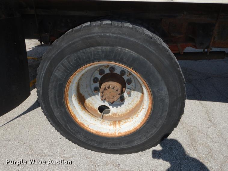 image for item DF1868 2002 GMC C6500 box truck