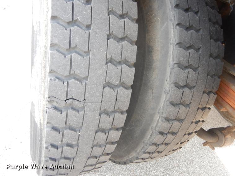 image for item DF1868 2002 GMC C6500 box truck