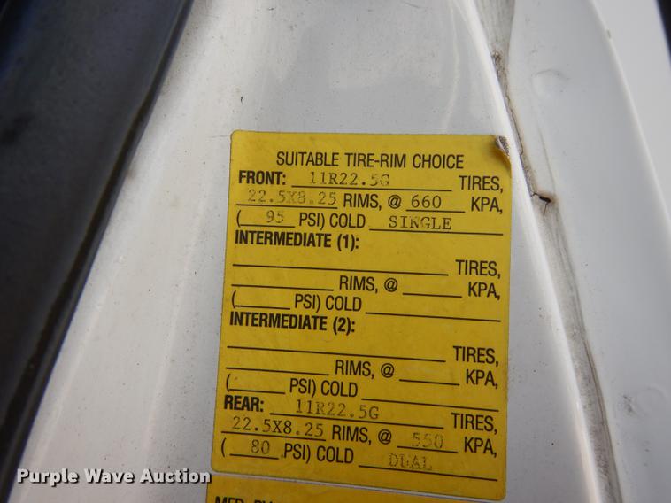 image for item DF1868 2002 GMC C6500 box truck