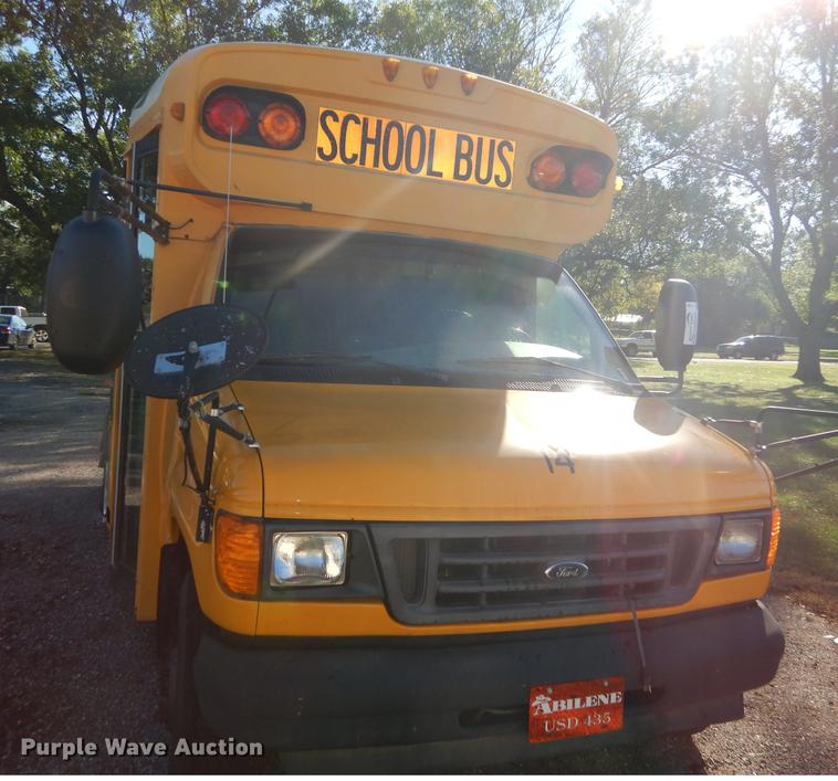 image for item DF1902 2003 Ford E450 Super Duty school bus
