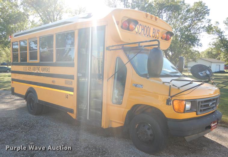 image for item DF1902 2003 Ford E450 Super Duty school bus
