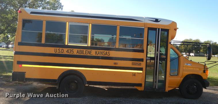 image for item DF1902 2003 Ford E450 Super Duty school bus