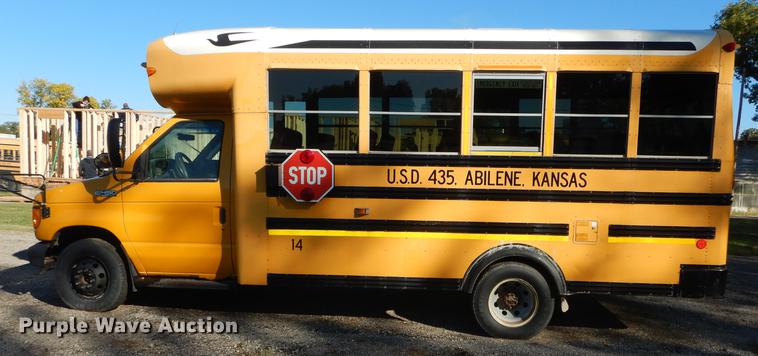image for item DF1902 2003 Ford E450 Super Duty school bus