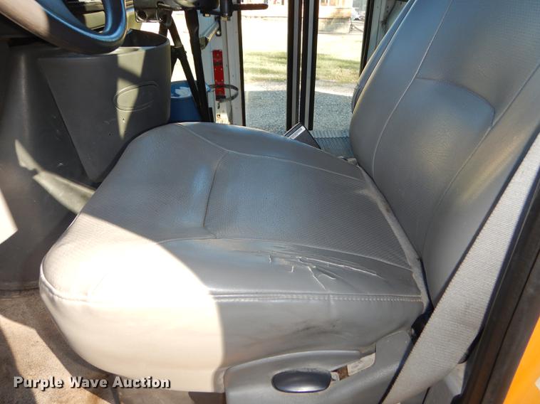 image for item DF1902 2003 Ford E450 Super Duty school bus