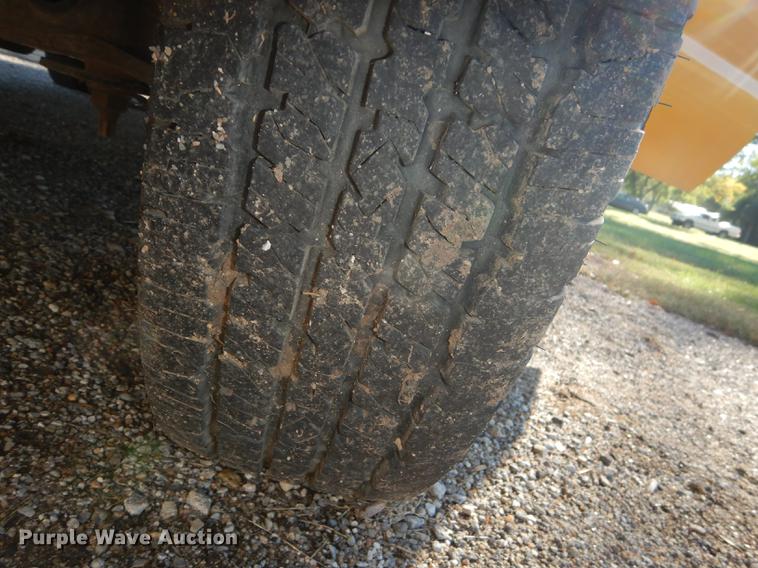 image for item DF1902 2003 Ford E450 Super Duty school bus