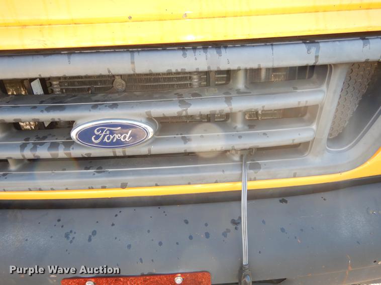 image for item DF1902 2003 Ford E450 Super Duty school bus