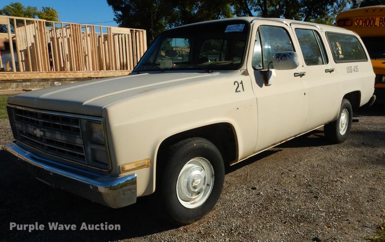 image for item DF1903 1986 Chevrolet C10 Suburban SUV