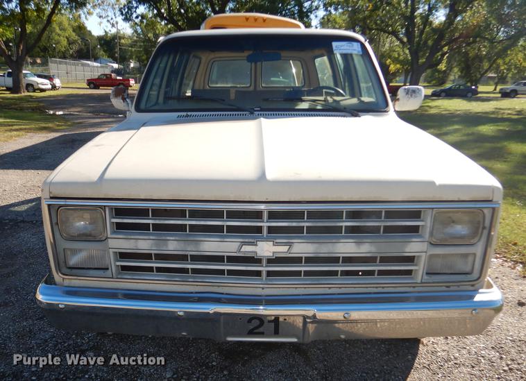 image for item DF1903 1986 Chevrolet C10 Suburban SUV