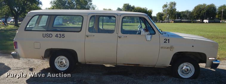 image for item DF1903 1986 Chevrolet C10 Suburban SUV