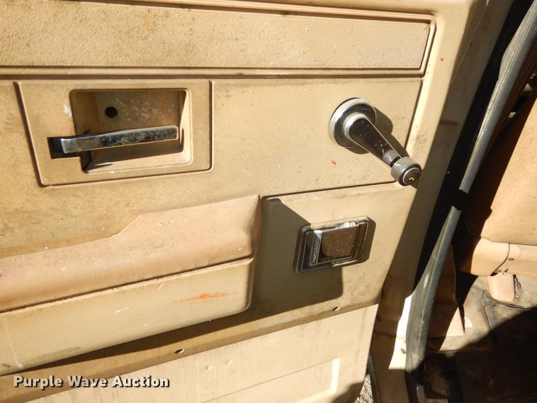 image for item DF1903 1986 Chevrolet C10 Suburban SUV