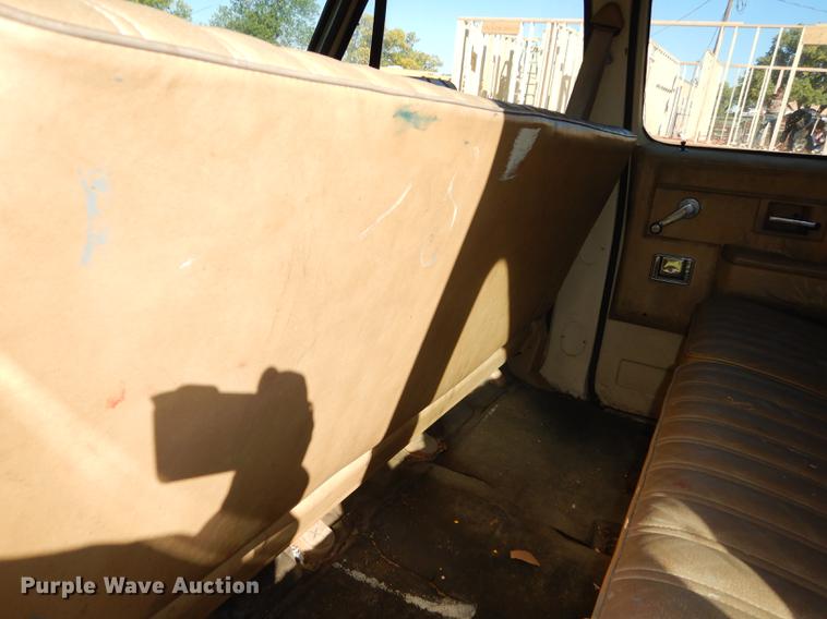 image for item DF1903 1986 Chevrolet C10 Suburban SUV