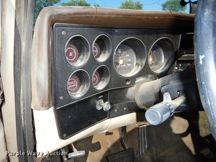 image for item DF1903 1986 Chevrolet C10 Suburban SUV