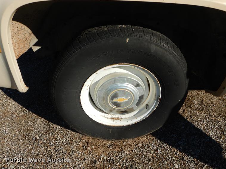 image for item DF1903 1986 Chevrolet C10 Suburban SUV