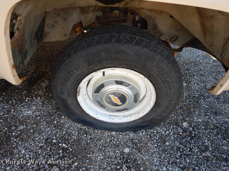 image for item DF1903 1986 Chevrolet C10 Suburban SUV