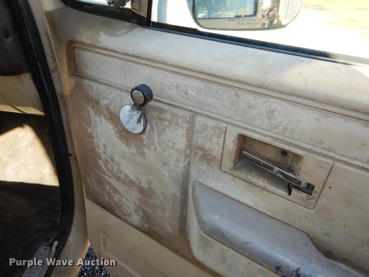 image for item DF1903 1986 Chevrolet C10 Suburban SUV