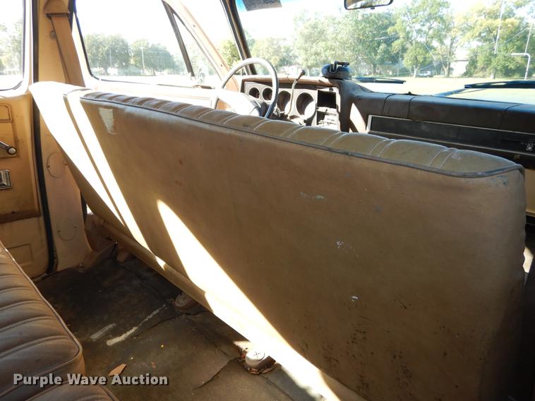image for item DF1903 1986 Chevrolet C10 Suburban SUV