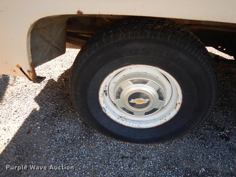 image for item DF1903 1986 Chevrolet C10 Suburban SUV