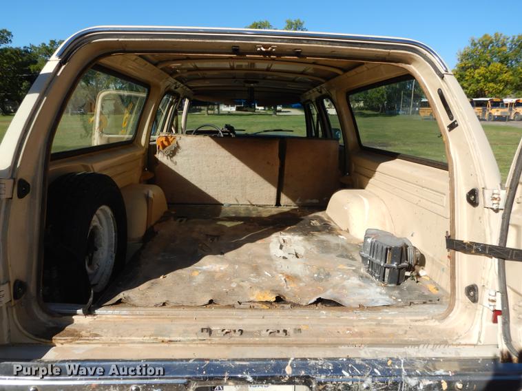 image for item DF1903 1986 Chevrolet C10 Suburban SUV