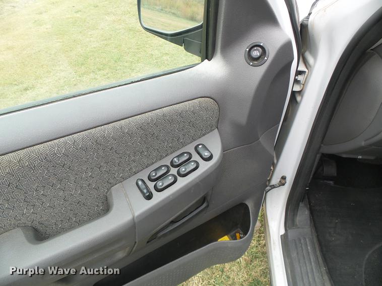 image for item DF2790 2004 Ford Explorer SUV