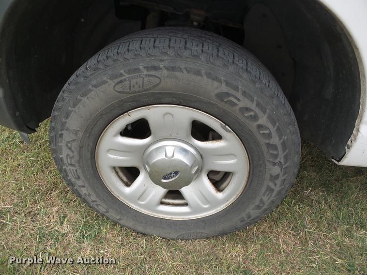 image for item DF2790 2004 Ford Explorer SUV