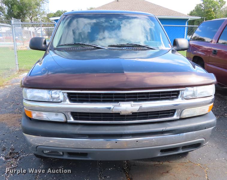 image for item DN9241 2004 Chevrolet Suburban 1500 SUV