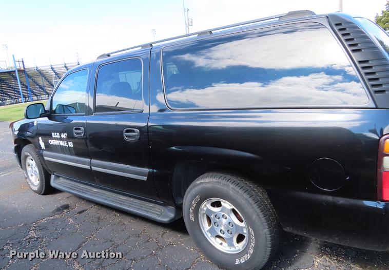 image for item DN9241 2004 Chevrolet Suburban 1500 SUV