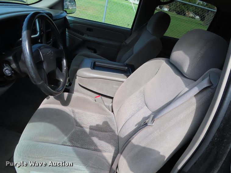 image for item DN9241 2004 Chevrolet Suburban 1500 SUV