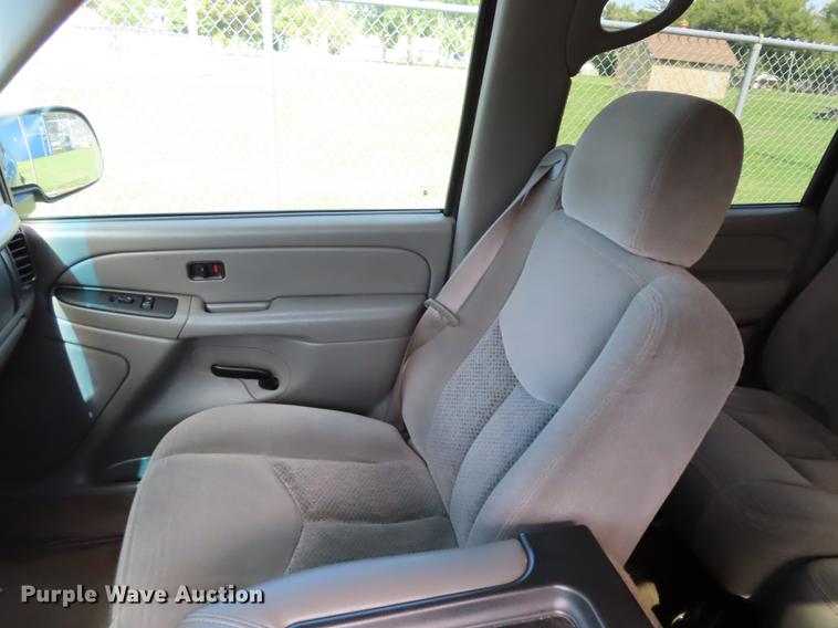 image for item DN9241 2004 Chevrolet Suburban 1500 SUV