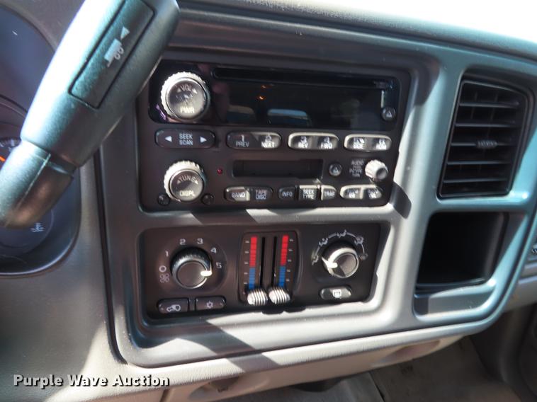 image for item DN9241 2004 Chevrolet Suburban 1500 SUV